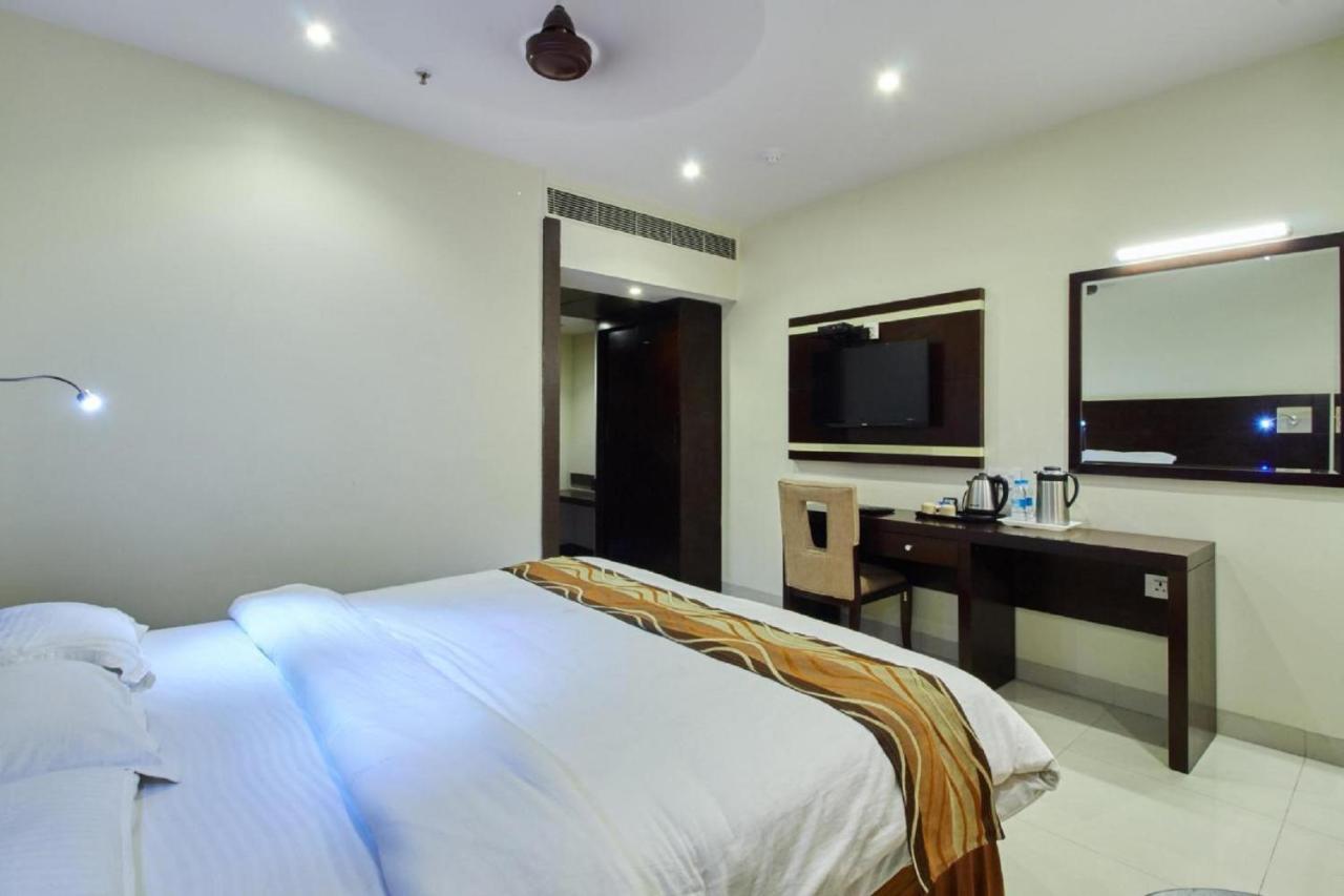 Krishna Residency Hotel Vijayawāda Buitenkant foto
