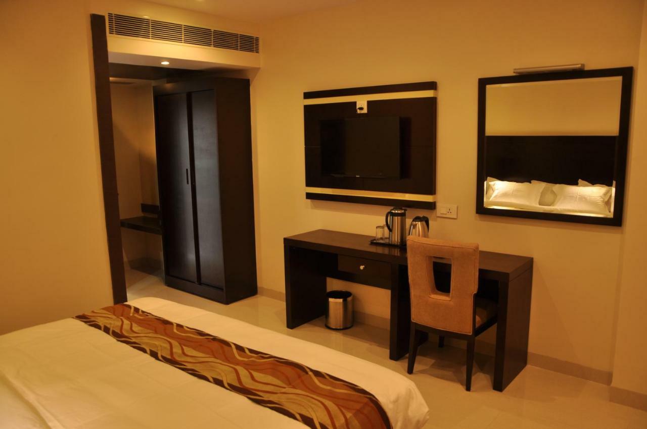 Krishna Residency Hotel Vijayawāda Buitenkant foto