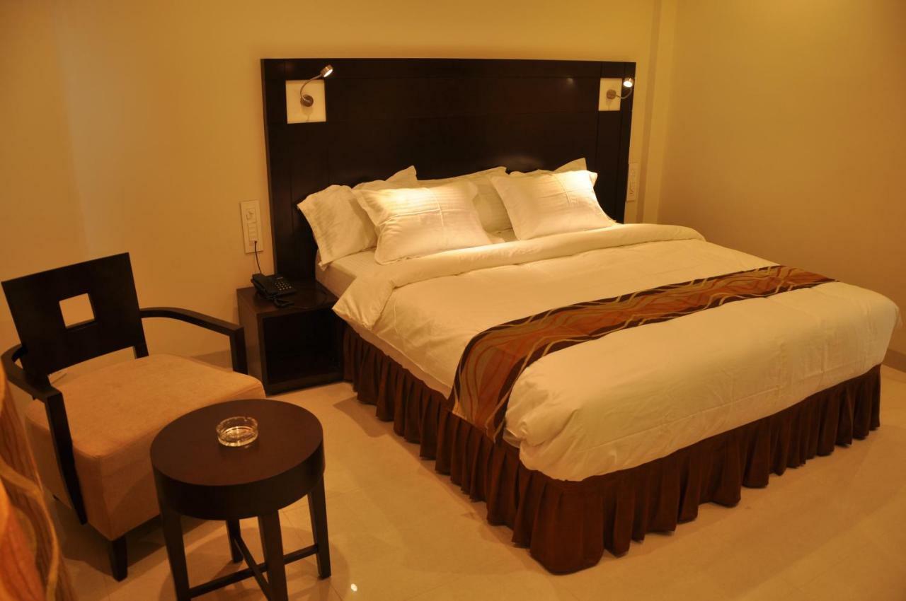 Krishna Residency Hotel Vijayawāda Buitenkant foto