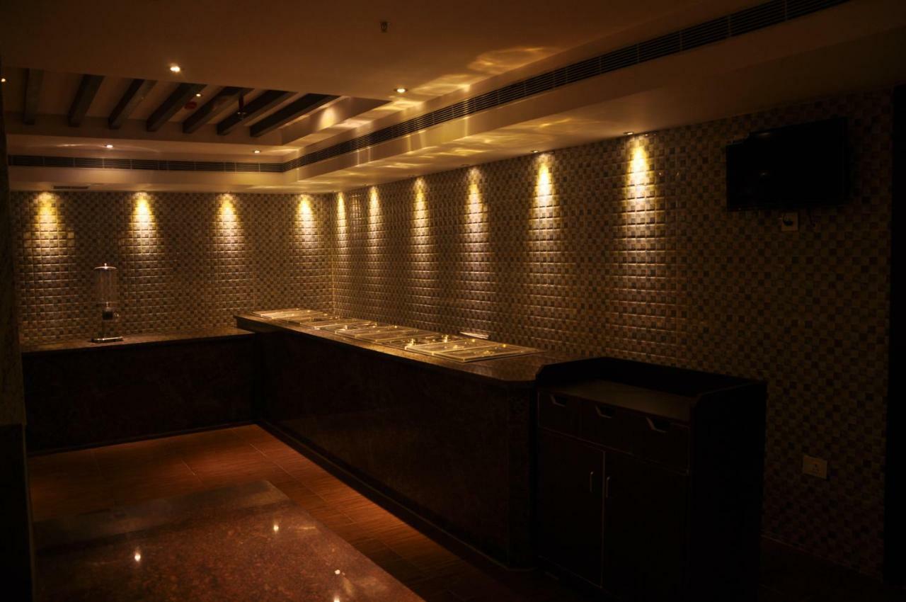 Krishna Residency Hotel Vijayawāda Buitenkant foto